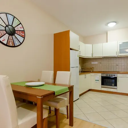 Broadway Apartment *
