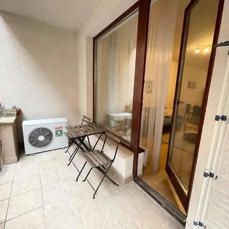 Broadway Apartment *