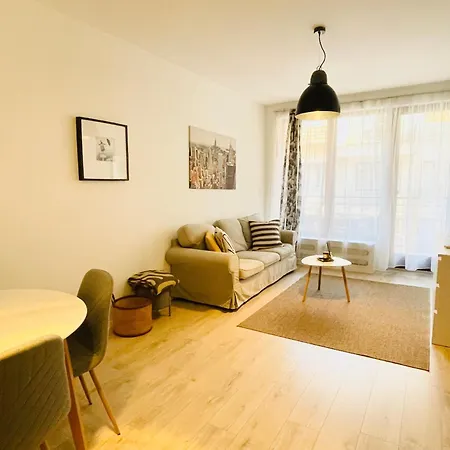 Broadway Apartment *