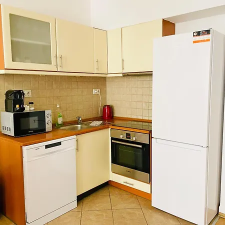 Broadway Apartment *