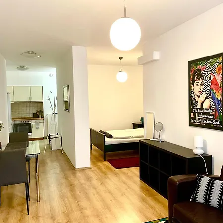 Apartment Broadway