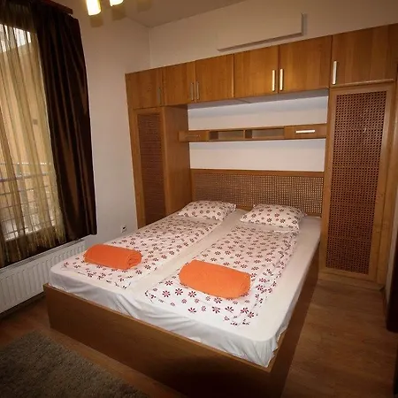 브로드웨이 아파트먼트 아파트