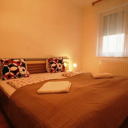 Broadway Apartment *