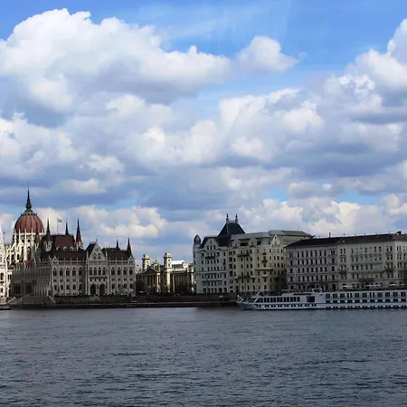 Broadway * Budapesta